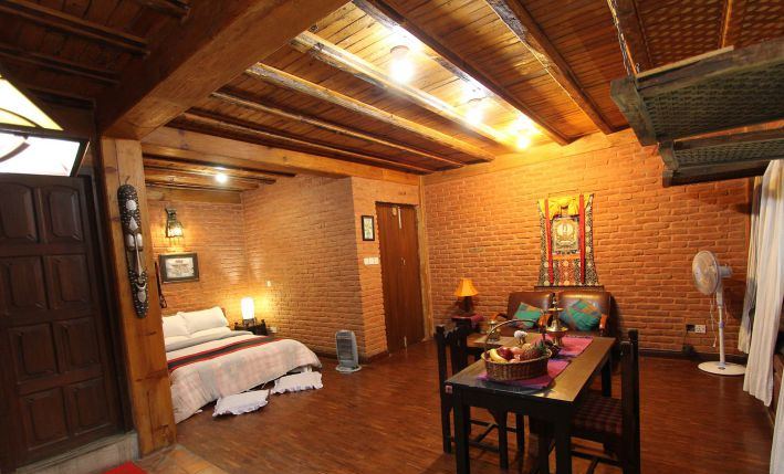 Heritage Deluxe room seating area